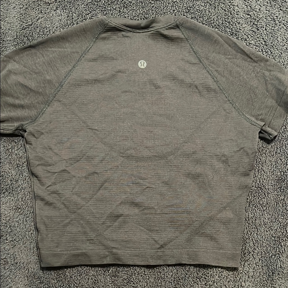 Lululemon Gray Short Sleeve Shirt